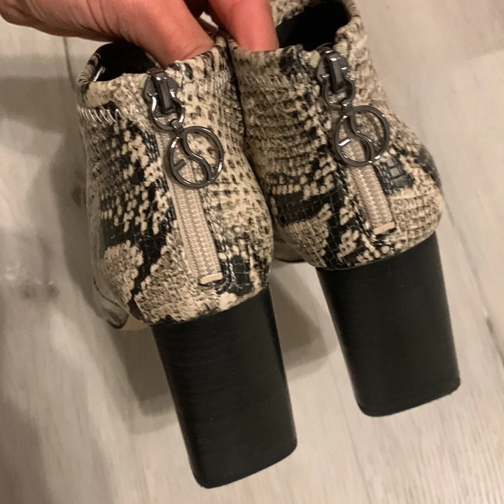 Franco Sarto Kortney Block Heel Stretch Ankle‎ Booties. Size 8 M snake print